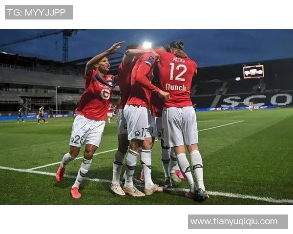 足总杯激战：巴黎圣日耳曼与曼联平局后点球大战精彩回顾与数据分析